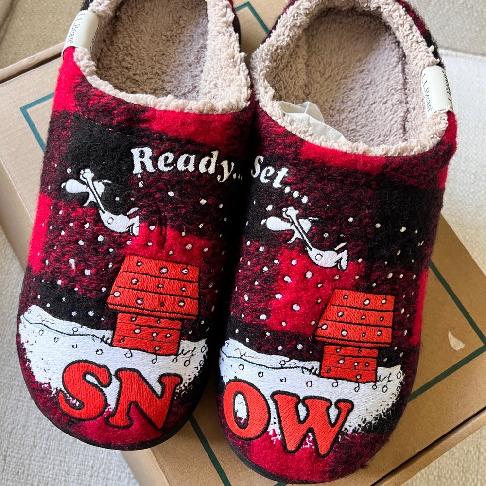New in Box Women’s L.L. Bean Daybrek Scuff Slippers Size 9